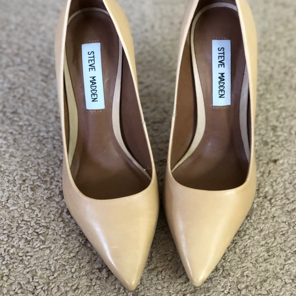Steve Madden Nude pumps